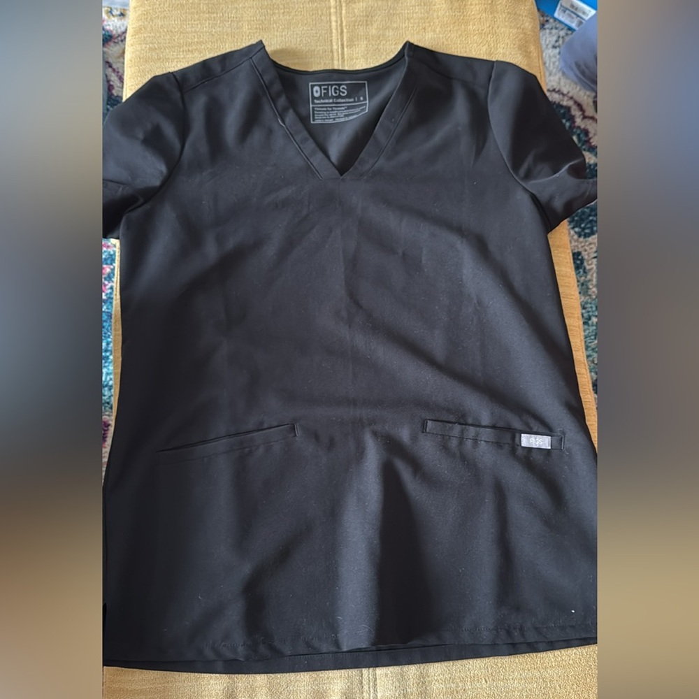 Figs scrub top